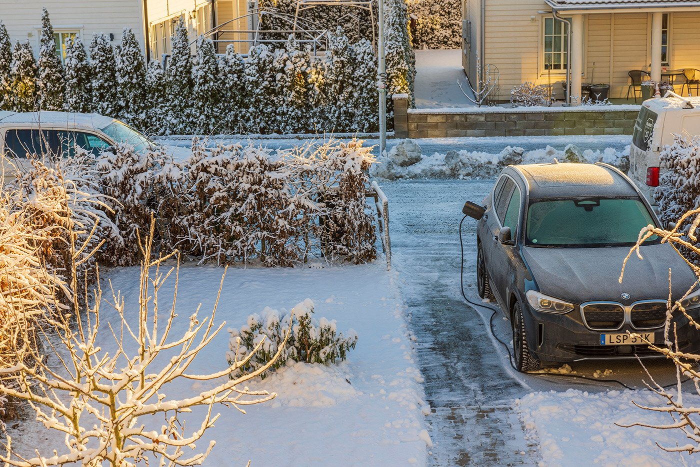 Inom några år kommer allt fler elbilar kunna mata ut el till nätet. Foto: Shutterstock.