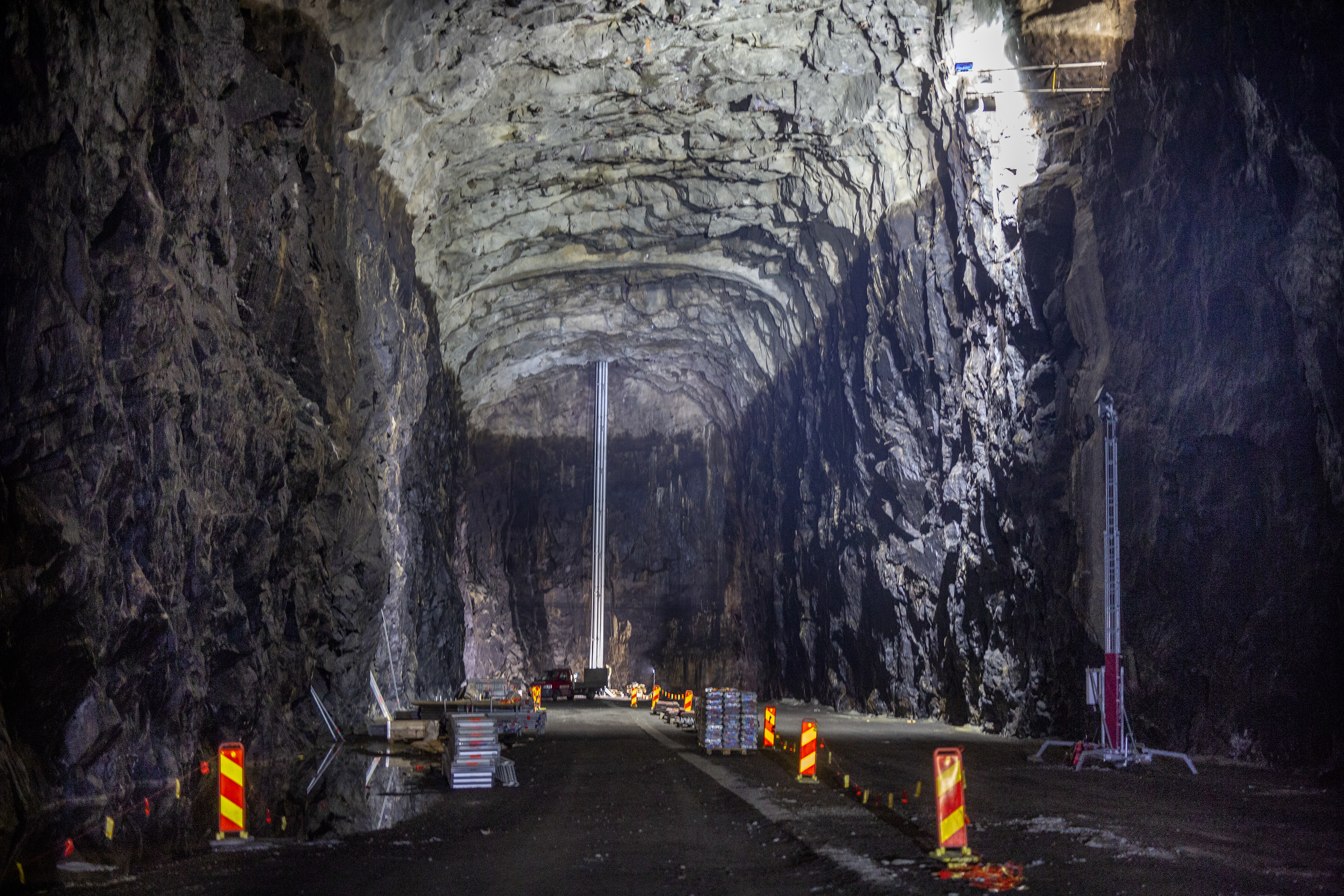 Bergsmagasinen är 25 meter höga och 18 meter breda. Här ser vi ett av magasinen under ombyggnaden.