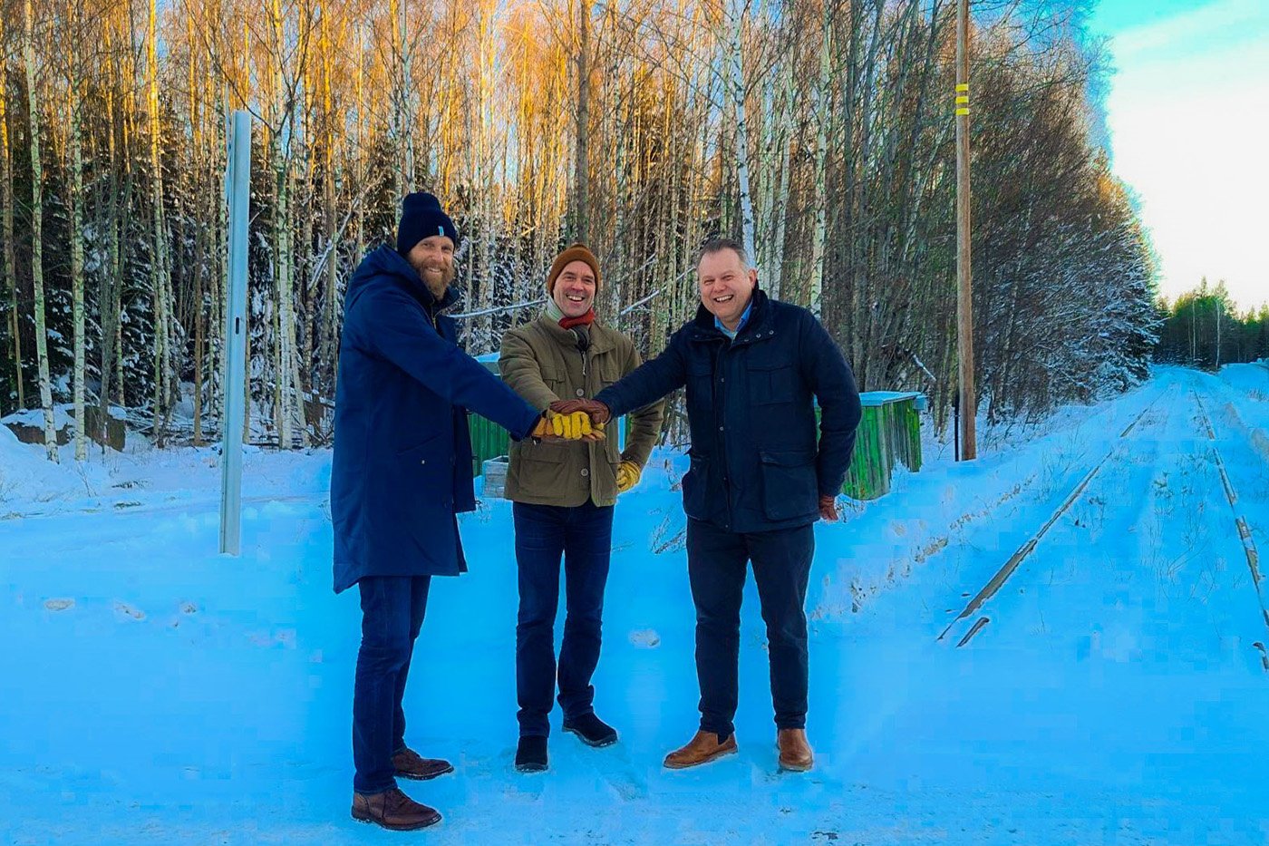 Mattias Wärn, medgrundare Svea Vind Offshore, Jürgen Jacoby, Senior projektutvecklare på European Energy och Ola Andersson, näringslivschef i Söderhams kommun. Foto: Svea Vind Offshore.