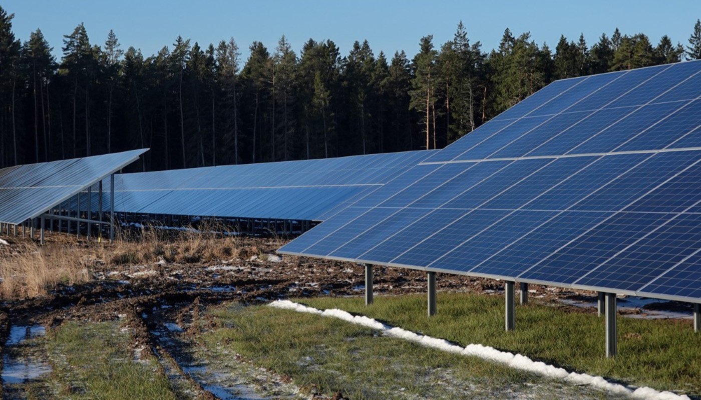 Henja solpark har satts upp på 30 hektar skogsmark. Foto: Sunna Group.