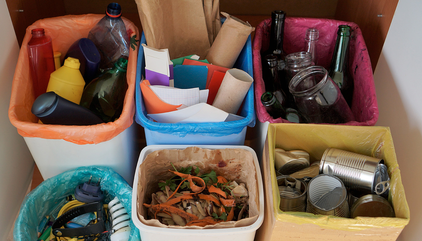 Svenskarna har blivit duktigare på att sortera avfall. Foto: Shutterstock.