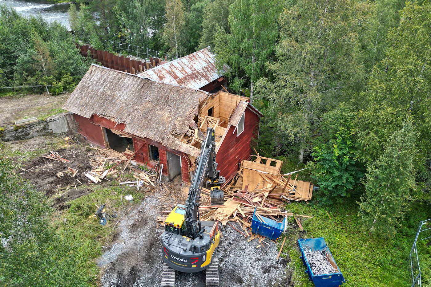 Den gamla kraftstationen rivs och intagskanalen ska fyllas igen.